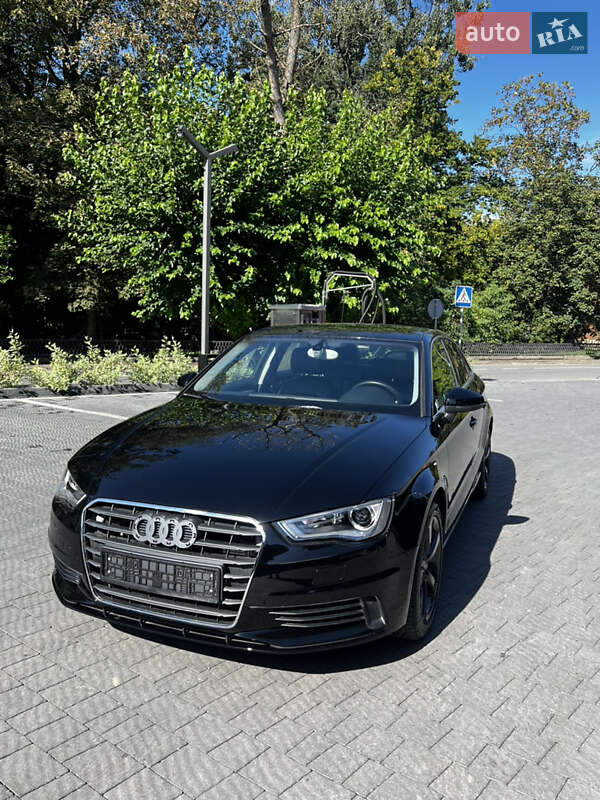 Седан Audi A3 2015 в Самборе