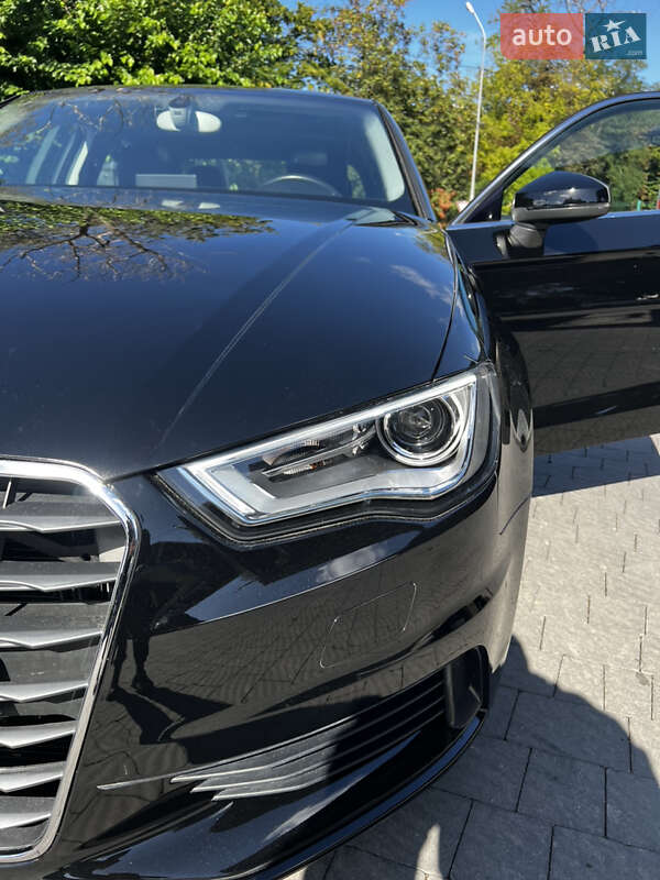 Седан Audi A3 2015 в Самборе