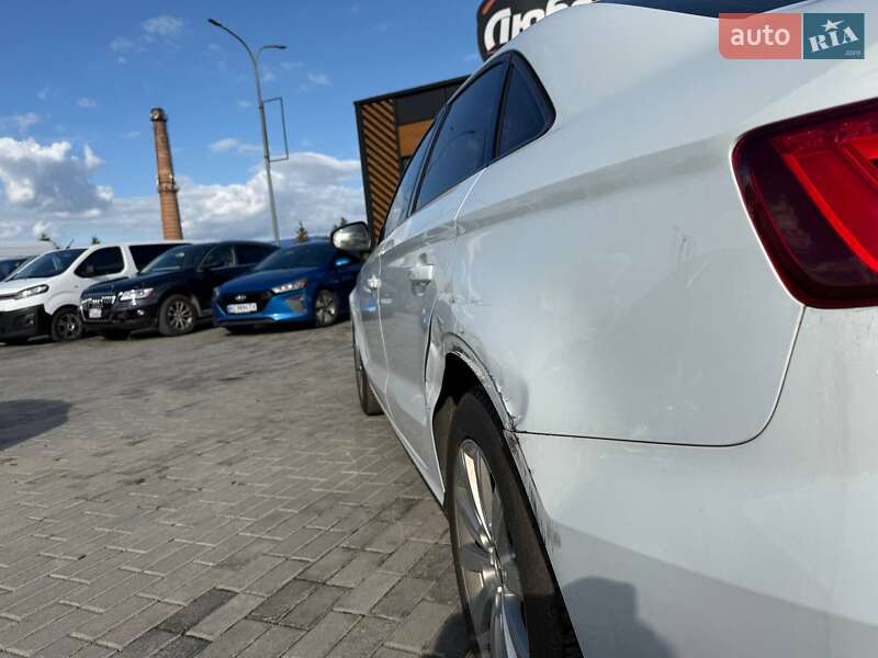 Седан Audi A3 2015 в Львове