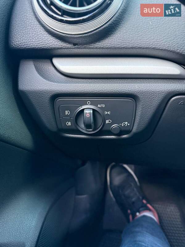 Седан Audi A3 2015 в Львове