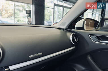 Седан Audi A3 2016 в 