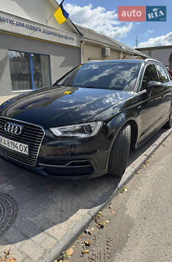 Хэтчбек Audi A3 2015 в 