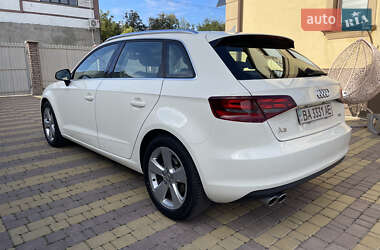 Хетчбек Audi A3 2013 в 