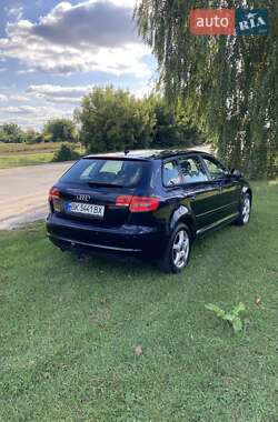 Хэтчбек Audi A3 2010 в 