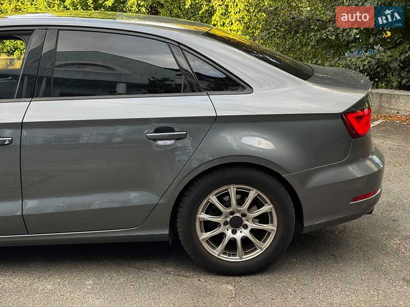 Седан Audi A3 2016 в Киеве