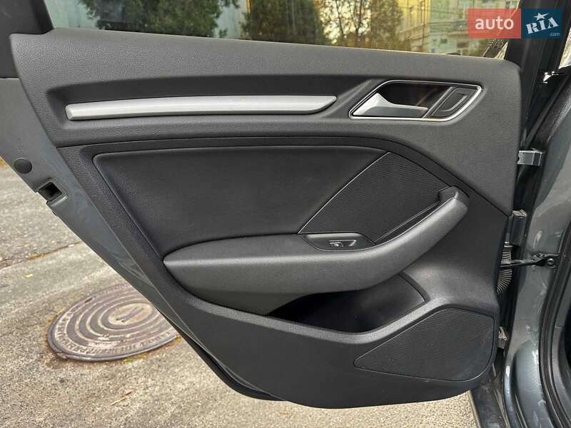 Седан Audi A3 2016 в Киеве
