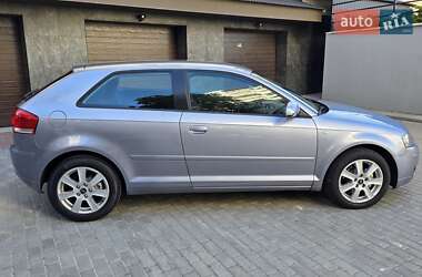 Хэтчбек Audi A3 2004 в 