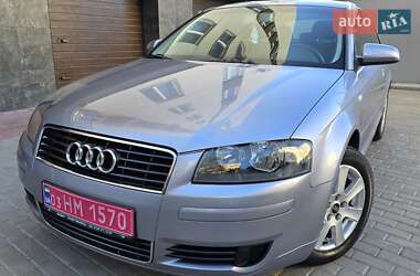 Хэтчбек Audi A3 2004 в 