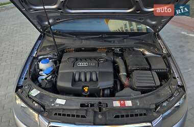 Хэтчбек Audi A3 2004 в 