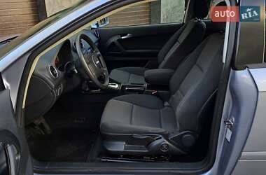 Хэтчбек Audi A3 2004 в 