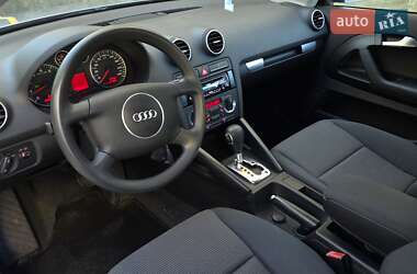 Хэтчбек Audi A3 2004 в 