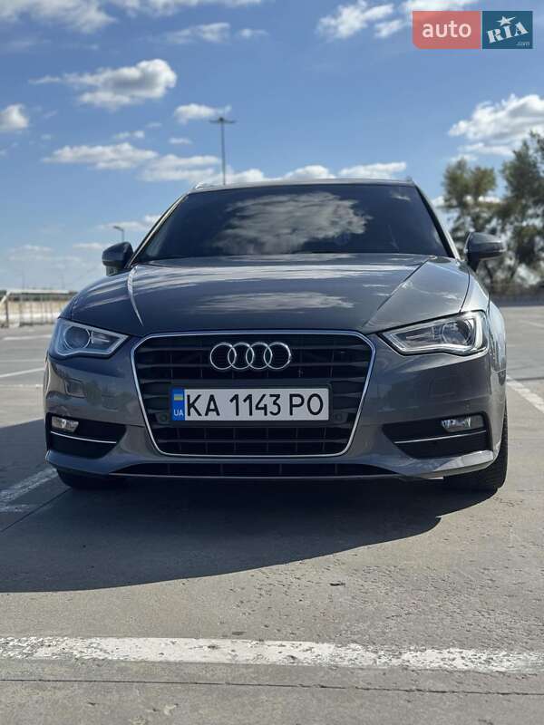 Хэтчбек Audi A3 2015 в 