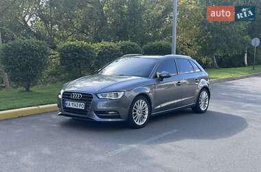 Хэтчбек Audi A3 2015 в 