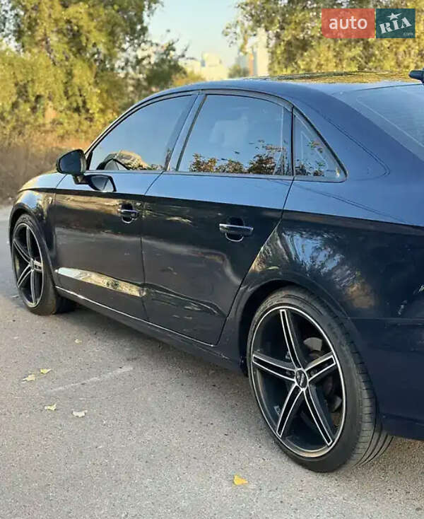 Седан Audi A3 2016 в Чернівцях