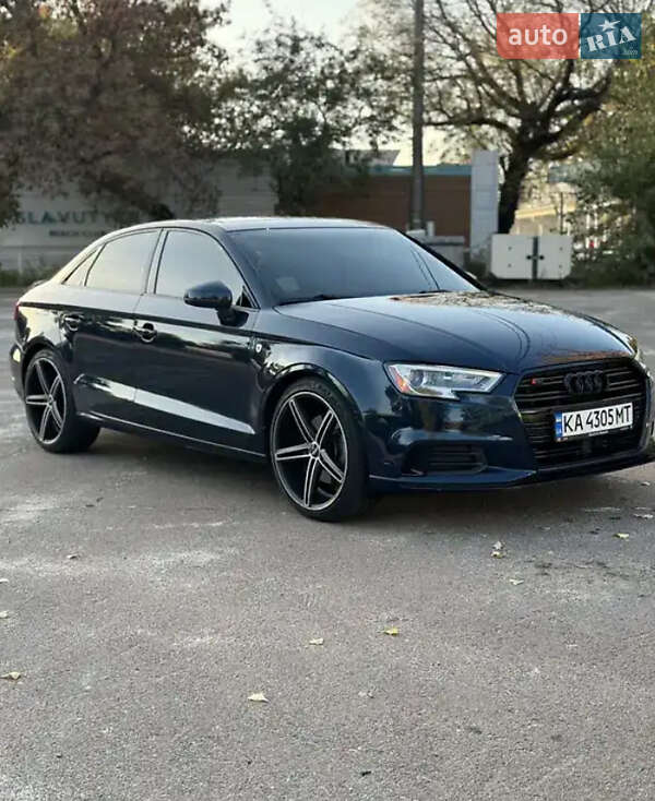 Седан Audi A3 2016 в Чернівцях