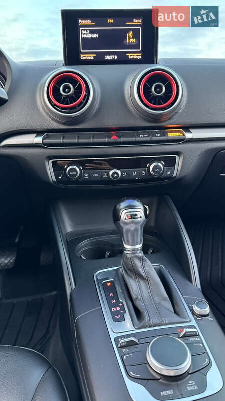 Седан Audi A3 2015 в Киеве