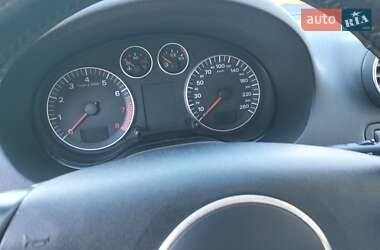 Хэтчбек Audi A3 2003 в 