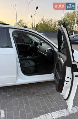 Хэтчбек Audi A3 2015 в 