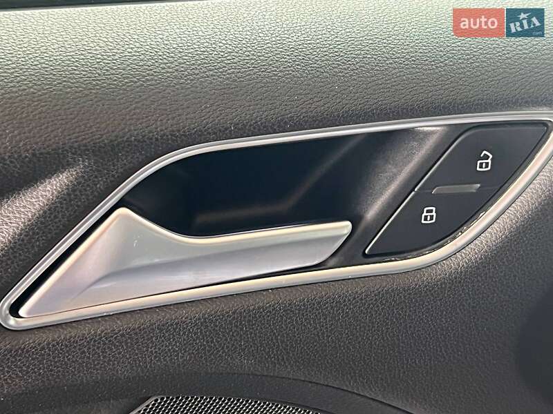 Седан Audi A3 2019 в Одессе