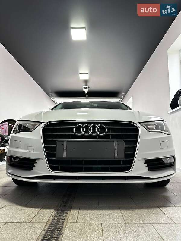 Седан Audi A3 2016 в Запоріжжі