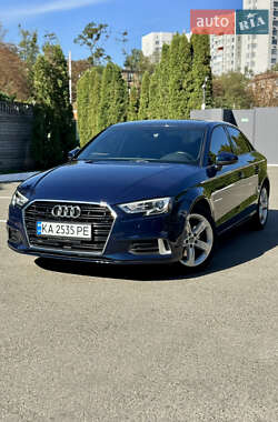 Седан Audi A3 2016 в Киеве