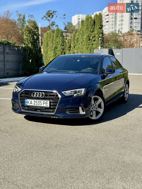 Седан Audi A3 2016 в Киеве