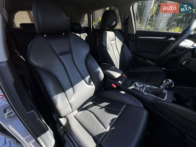 Хэтчбек Audi A3 2018 в Львове