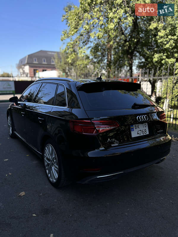 Седан Audi A3 2017 в Ровно