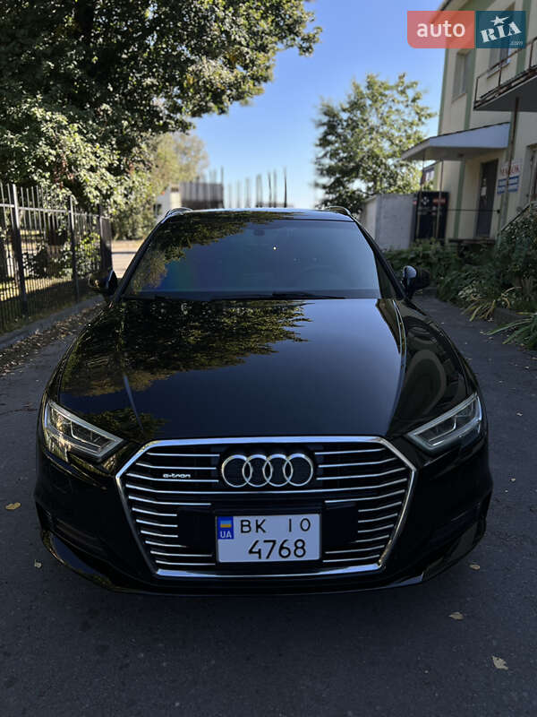 Седан Audi A3 2017 в Ровно