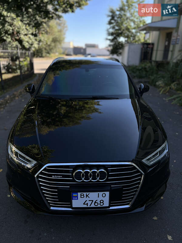 Седан Audi A3 2017 в Ровно