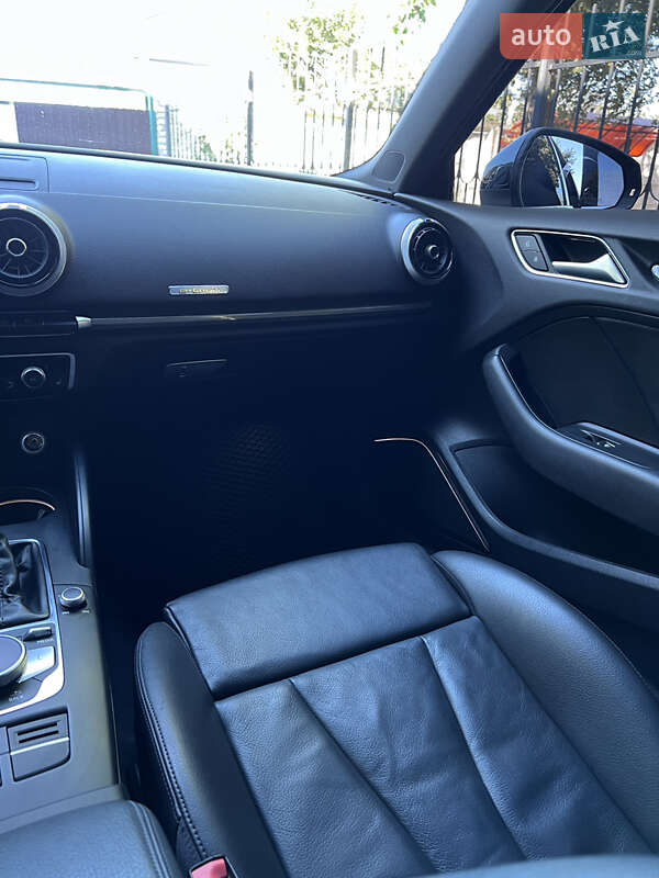 Седан Audi A3 2017 в Ровно