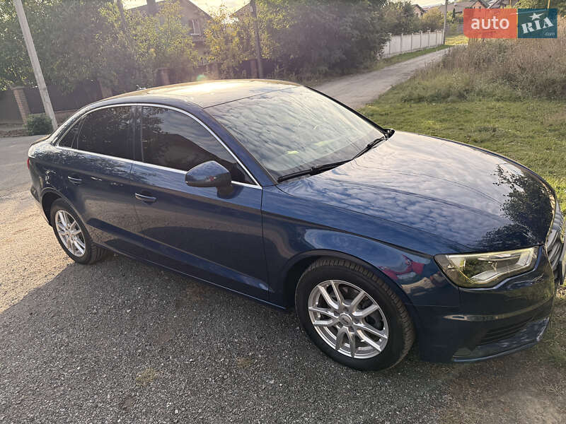 Седан Audi A3 2015 в Івано-Франківську