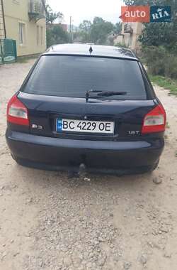 Хэтчбек Audi A3 2002 в 