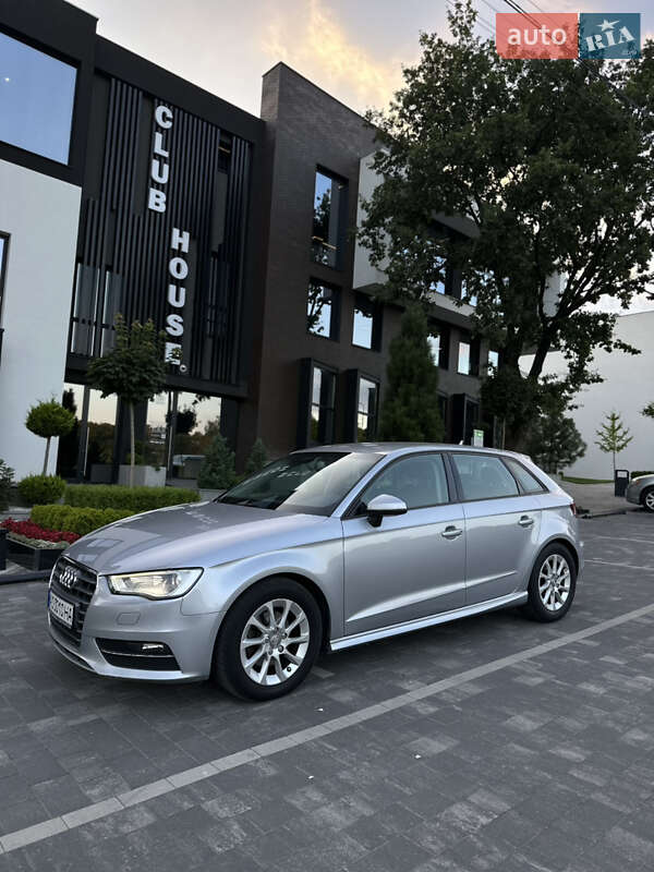 Хетчбек Audi A3 2015 в Ужгороді