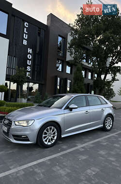 Хетчбек Audi A3 2015 в 
