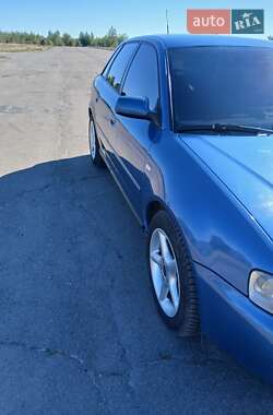 Хетчбек Audi A3 2001 в 