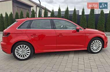Хетчбек Audi A3 2015 в 
