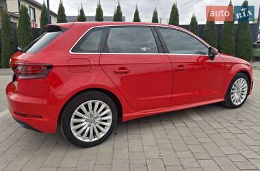 Хетчбек Audi A3 2015 в 