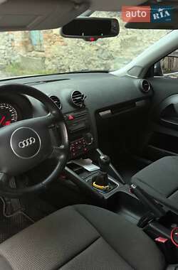 Хэтчбек Audi A3 2003 в 