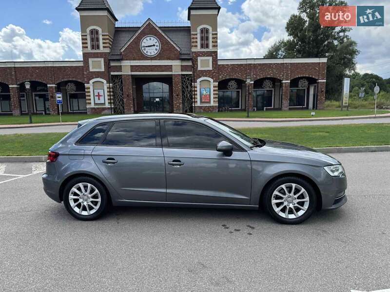 Хэтчбек Audi A3 2016 в Киеве