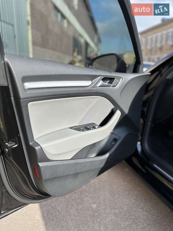Седан Audi A3 2016 в Киеве
