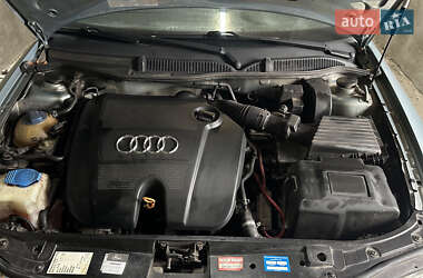 Хэтчбек Audi A3 2002 в 