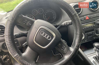 Хэтчбек Audi A3 2004 в 