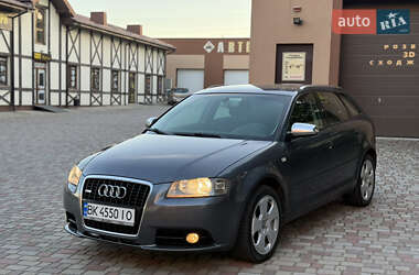Хэтчбек Audi A3 2004 в 