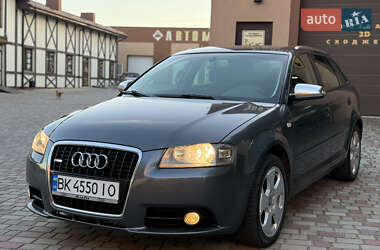 Хэтчбек Audi A3 2004 в 