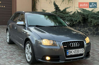 Хэтчбек Audi A3 2004 в 