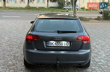 Хэтчбек Audi A3 2004 в 