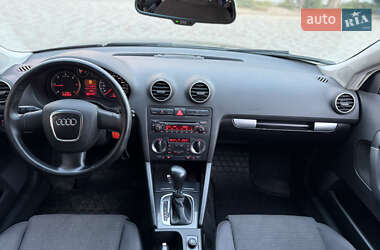 Хэтчбек Audi A3 2004 в 