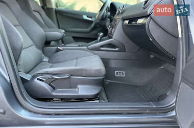 Хэтчбек Audi A3 2004 в 