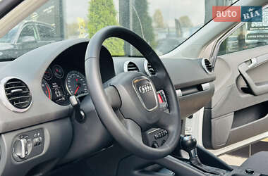 Хэтчбек Audi A3 2013 в 